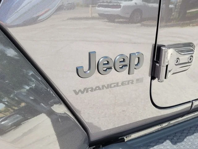 2025 Jeep Wrangler 4-Door Sahara - Photo 11