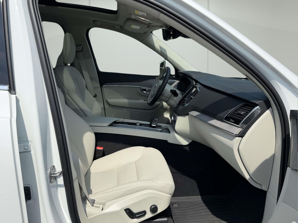 Used 2024 White Volvo T8 Plus Bright Theme 7 Passenger image 11