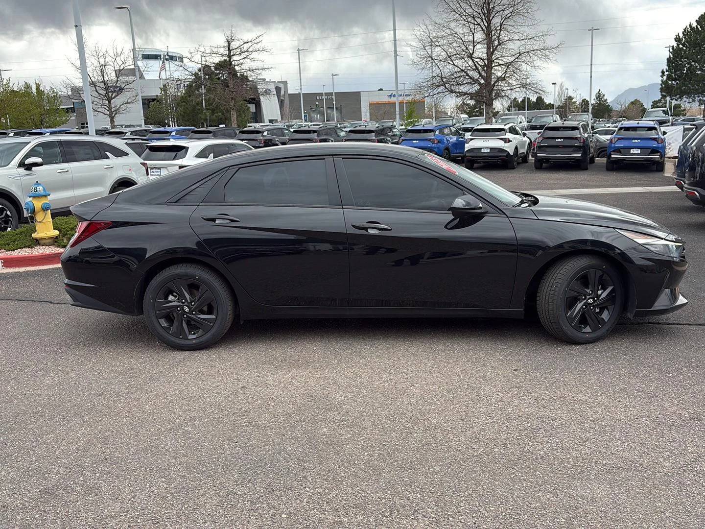 Used 2023 Phantom Black Hyundai SEL image 5