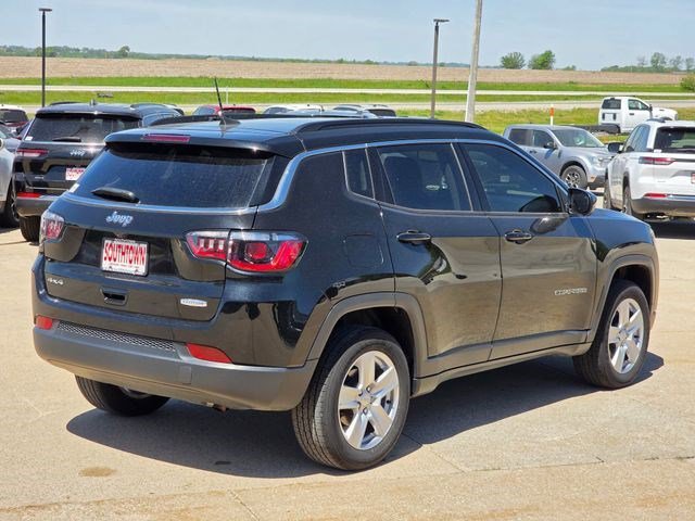 Certified Used 2022 Diamond Black Crystal Pearlcoat Jeep Latitude image 7