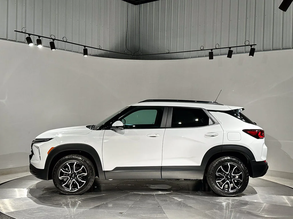Used 2024 Summit White Chevrolet ACTIV image 15