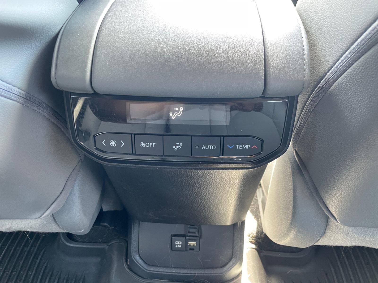 Used 2020 Blizzard Pearl Toyota XLE image 21