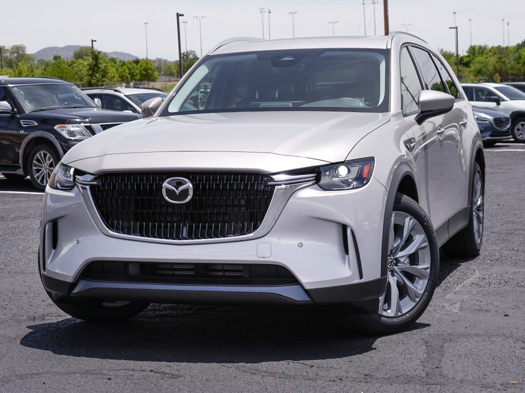 New 2026 Platinum Quartz Mazda Preferred image 1
