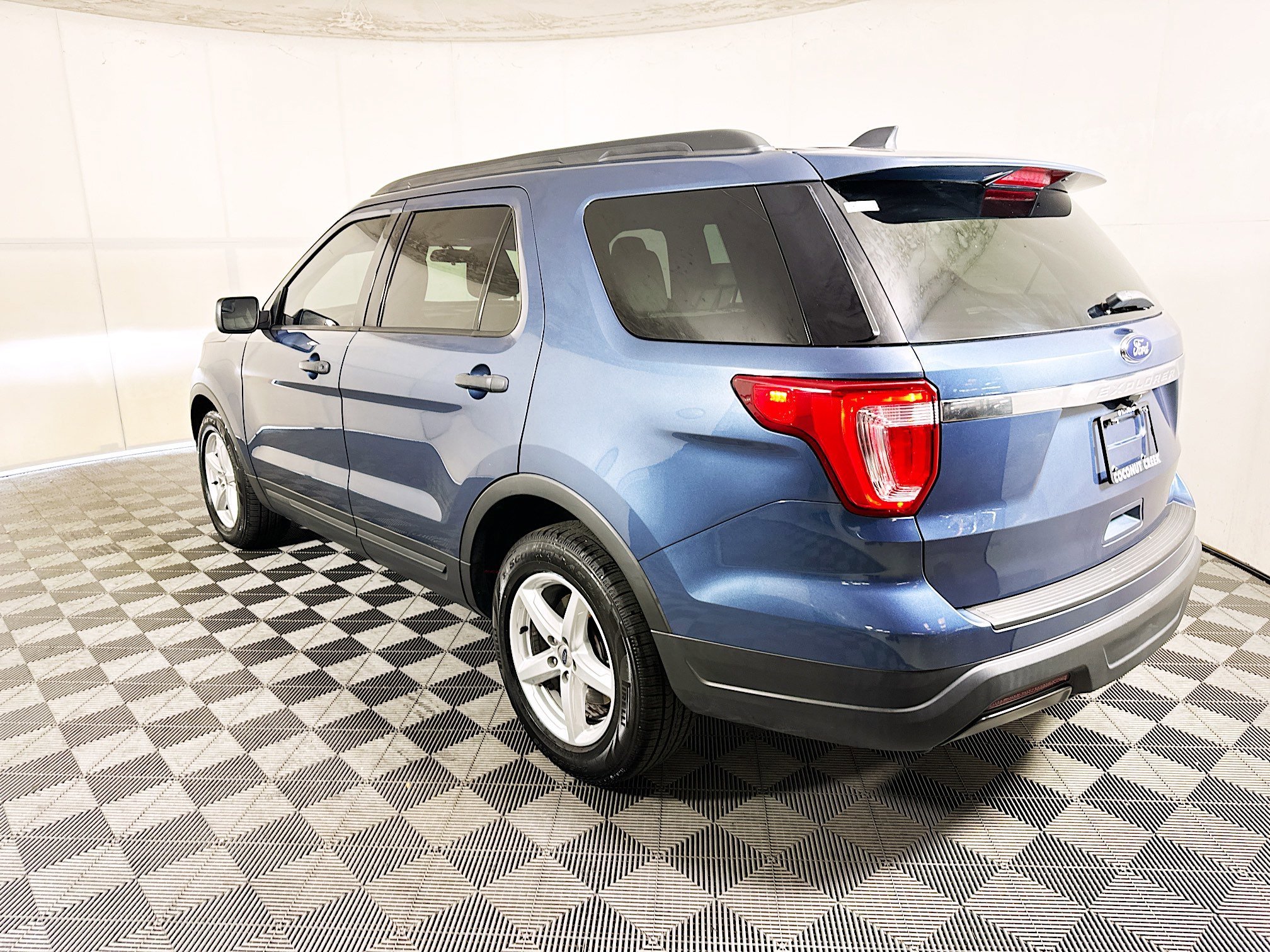 Used 2019 Blue Metallic Ford Base image 5