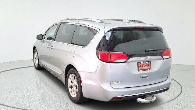 Used 2017 Silver Chrysler Limited image 9