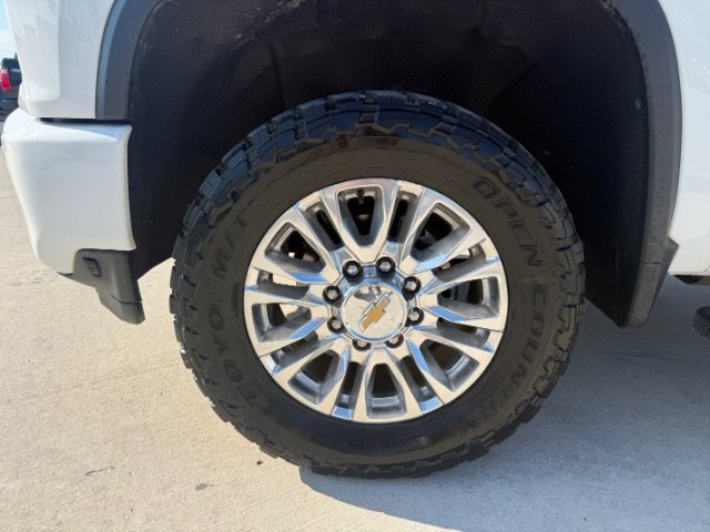 Used 2022 Summit White Chevrolet High Country image 10