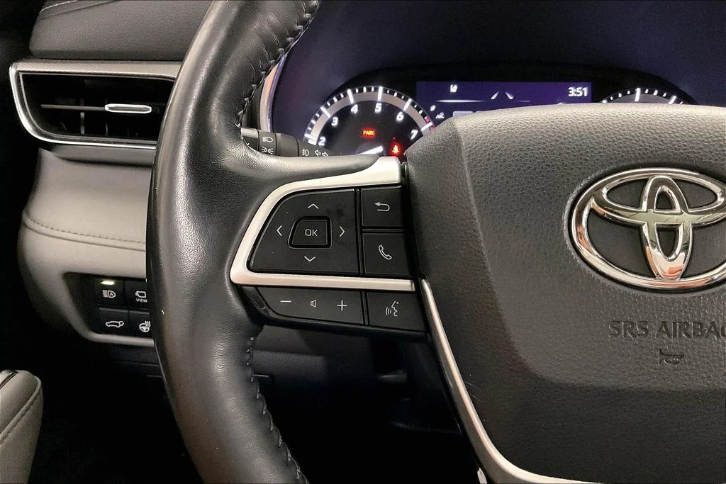 Used 2022 Beige Toyota Platinum image 22