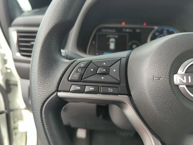 Used 2023 White Nissan S image 39