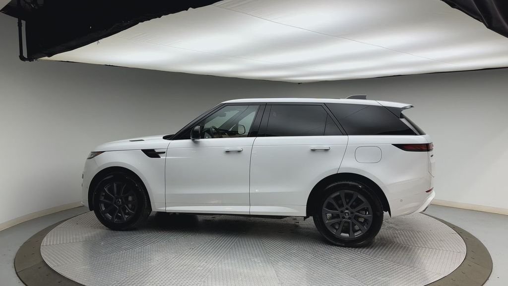 Certified Used 2025 Fuji White Land Rover Dynamic SE image 5