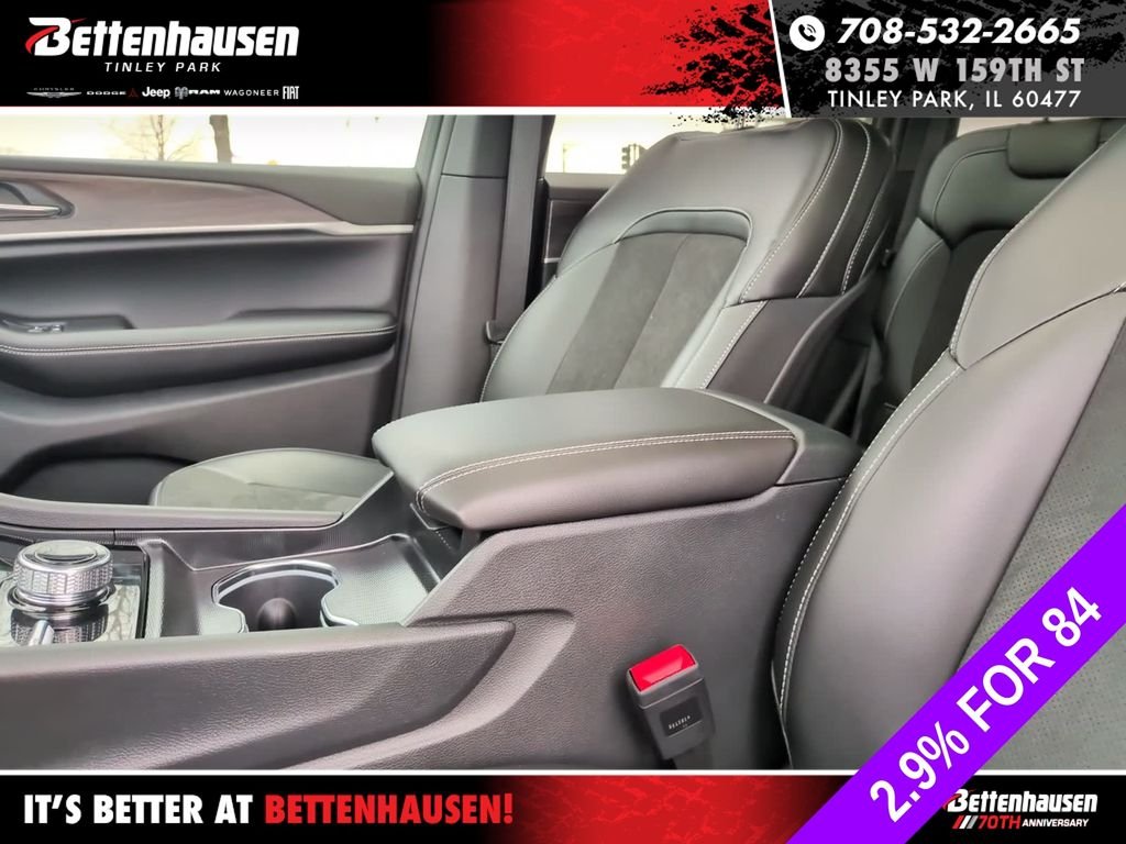 New 2026 Diamond Black Crystal Pearl-Coat Exterior Paint Jeep Altitude image 31