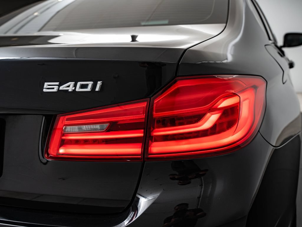 Used 2019 Jet Black BMW 540i image 9
