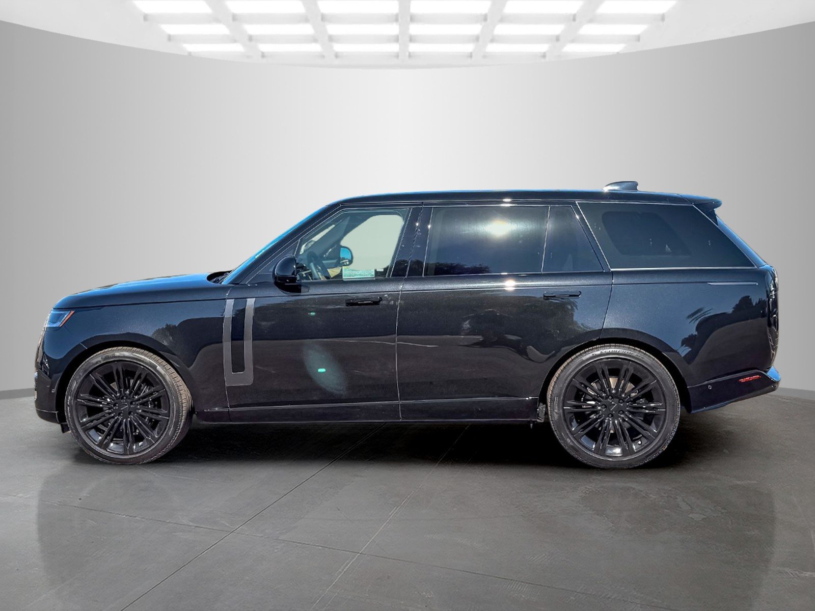 New 2026 Santorini Black Land Rover SE image 2