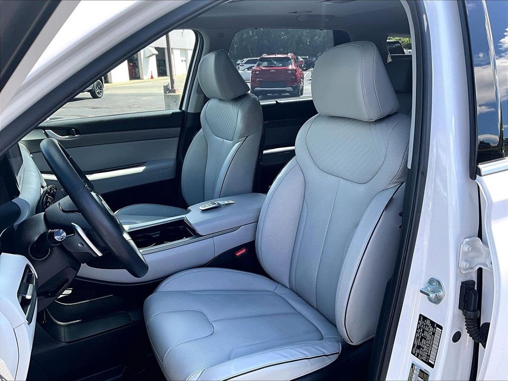 Used 2023 White Hyundai SEL image 10
