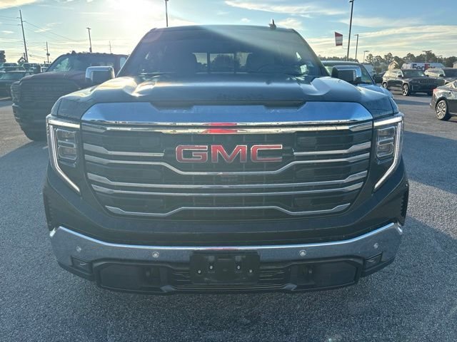 Used 2022 Black GMC SLT image 2