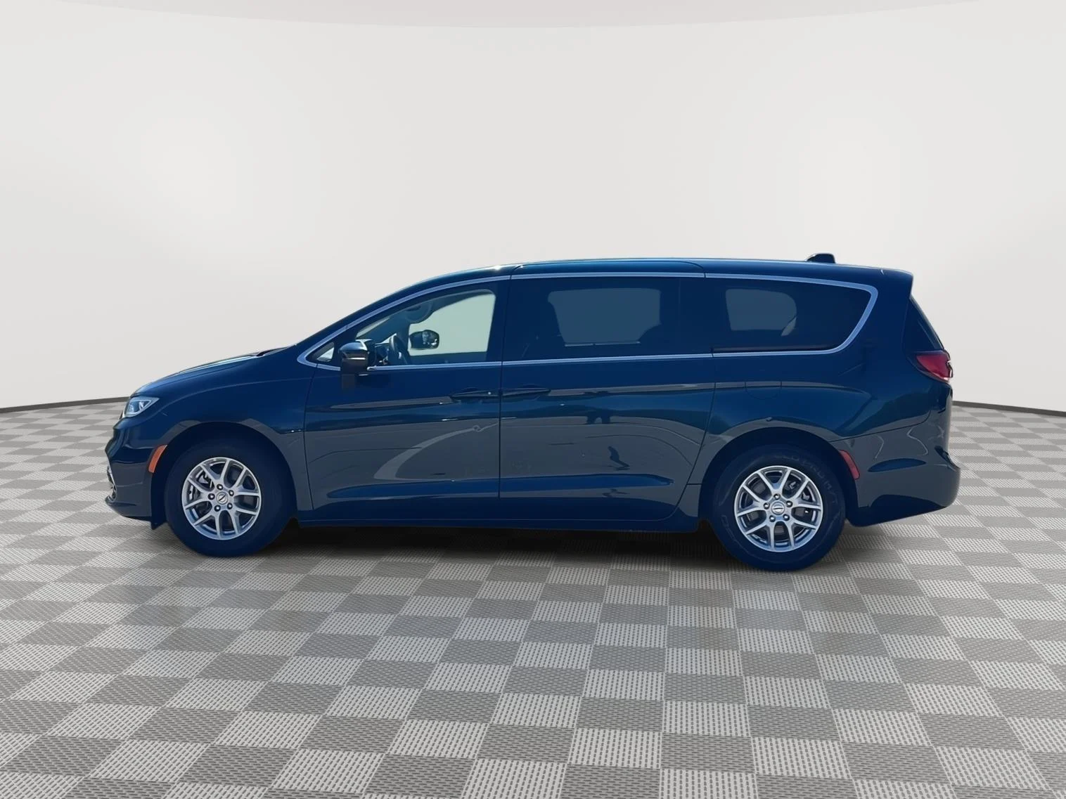 Used 2023 Fathom Blue Pearlcoat Chrysler Touring L image 8