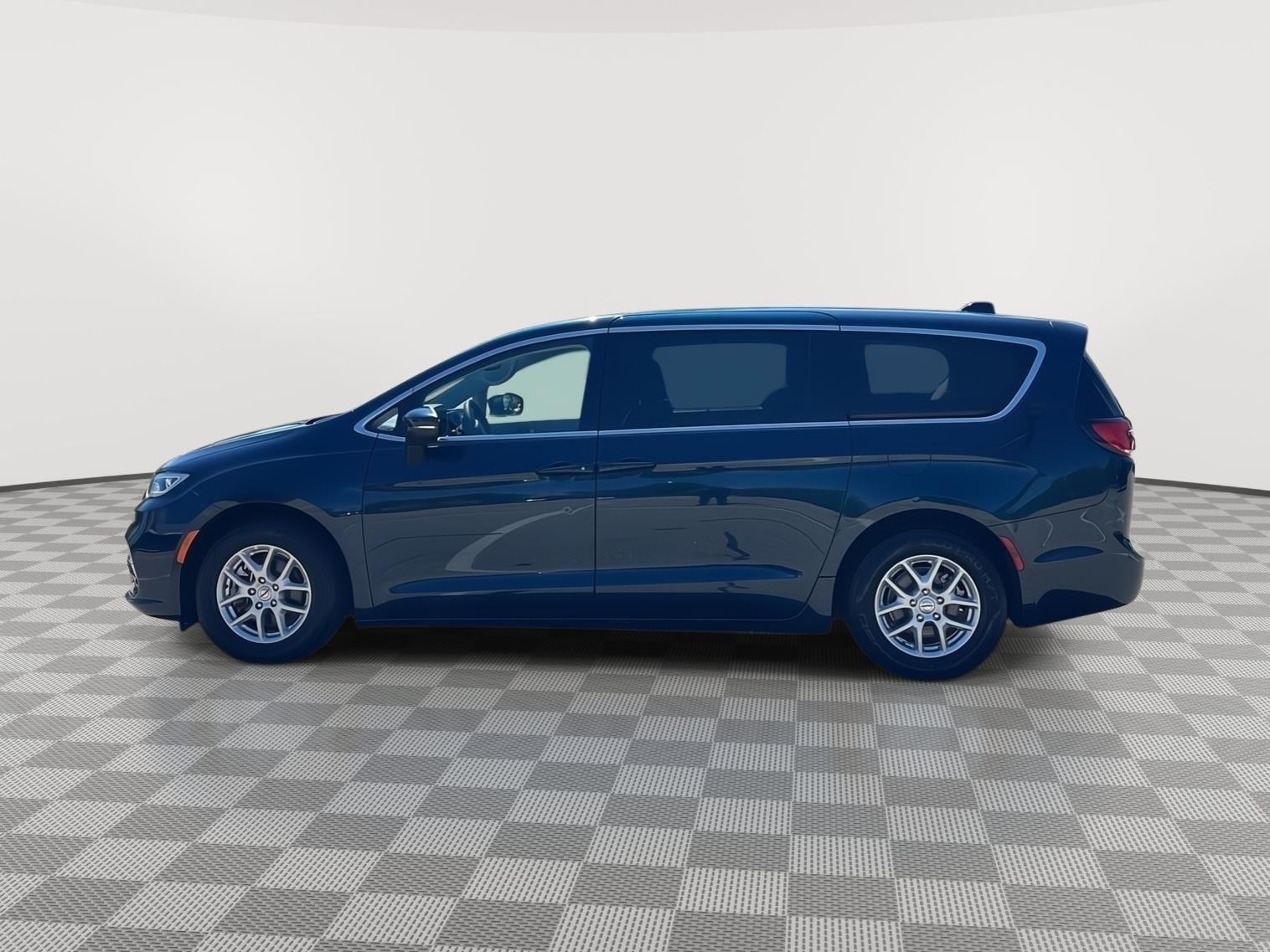 2023 Chrysler Pacifica Touring L - Photo 8