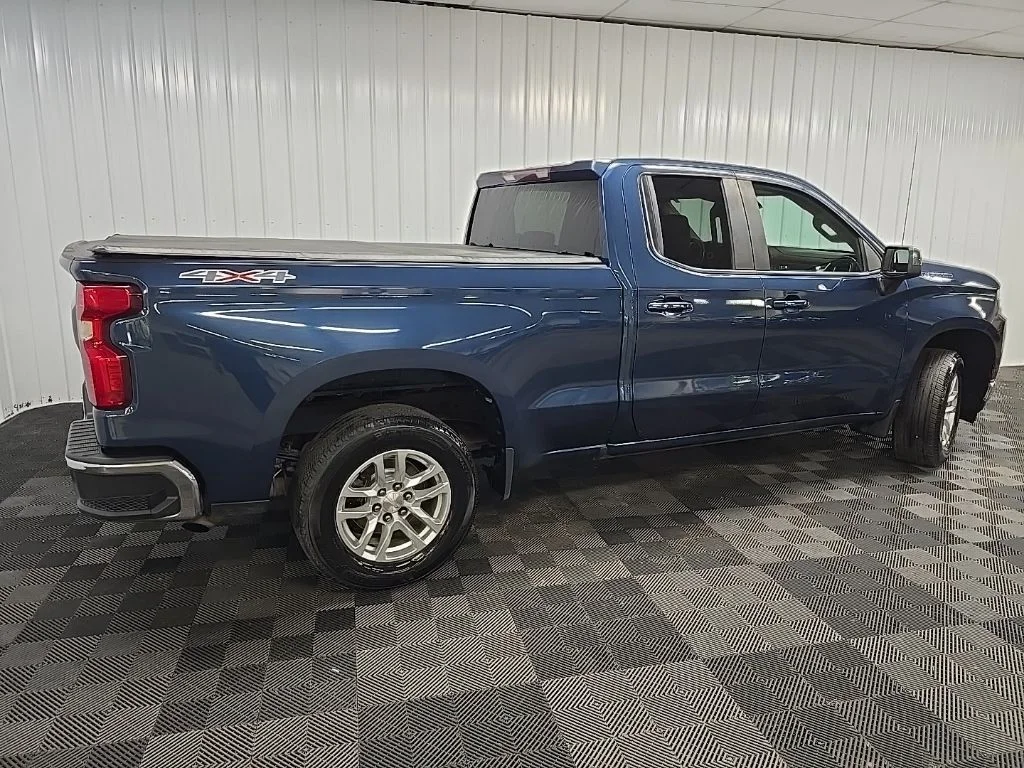 Used 2019 Blue Chevrolet LT image 3