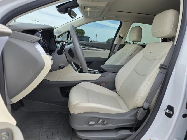 Used 2024 Crystal White Tri-Coat Cadillac Premium Luxury image 14