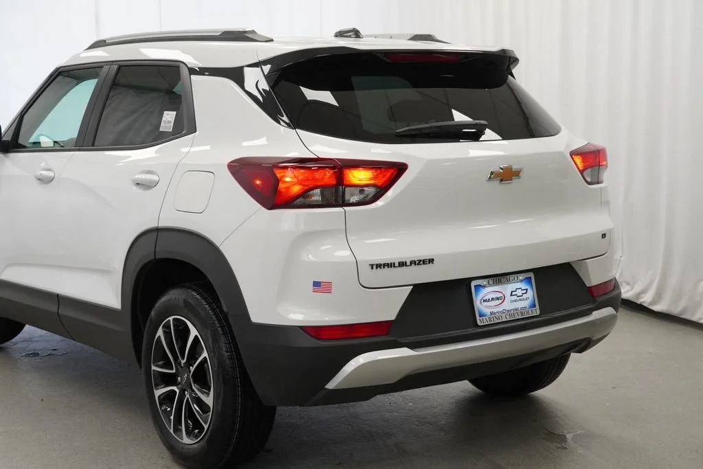 New 2026 Summit White Chevrolet LT image 10