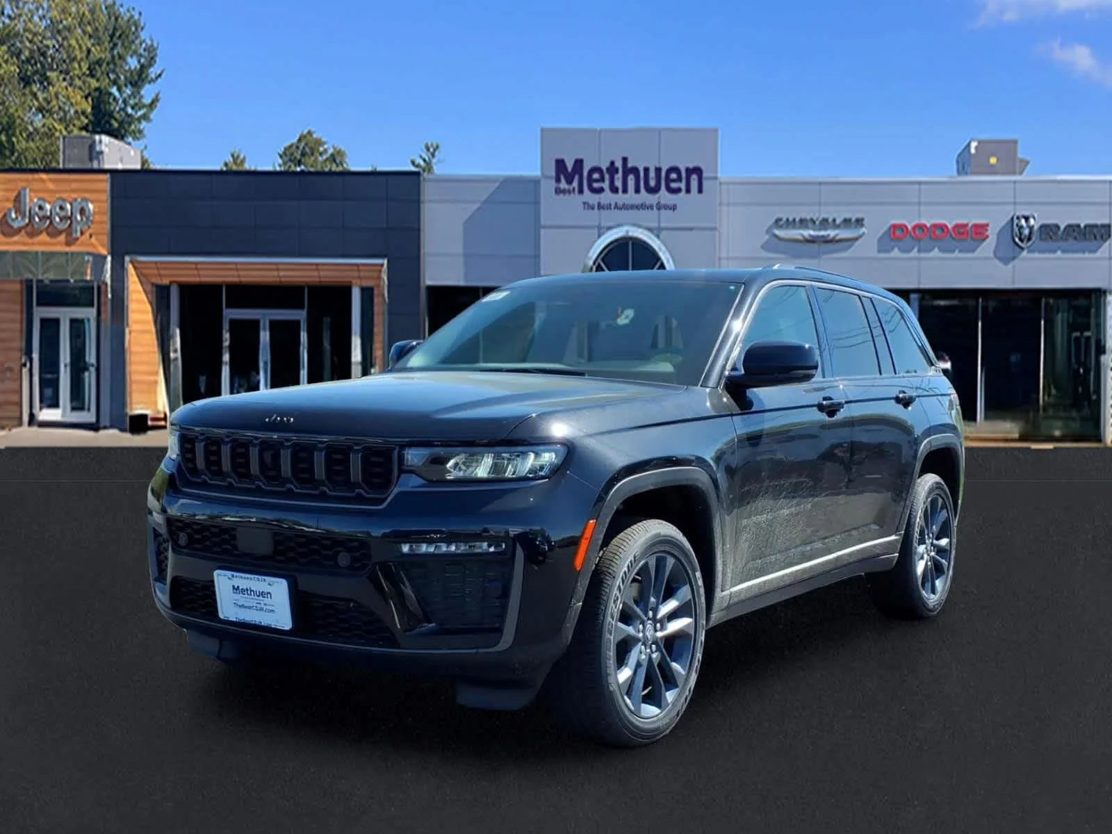 New 2026 Diamond Black Crystal Pearlcoat Jeep 85th Anniversary Edition image 3