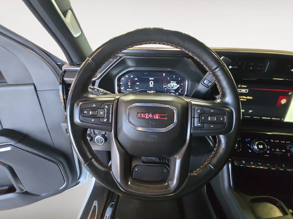 Used 2025 Summit White GMC AT4 image 13