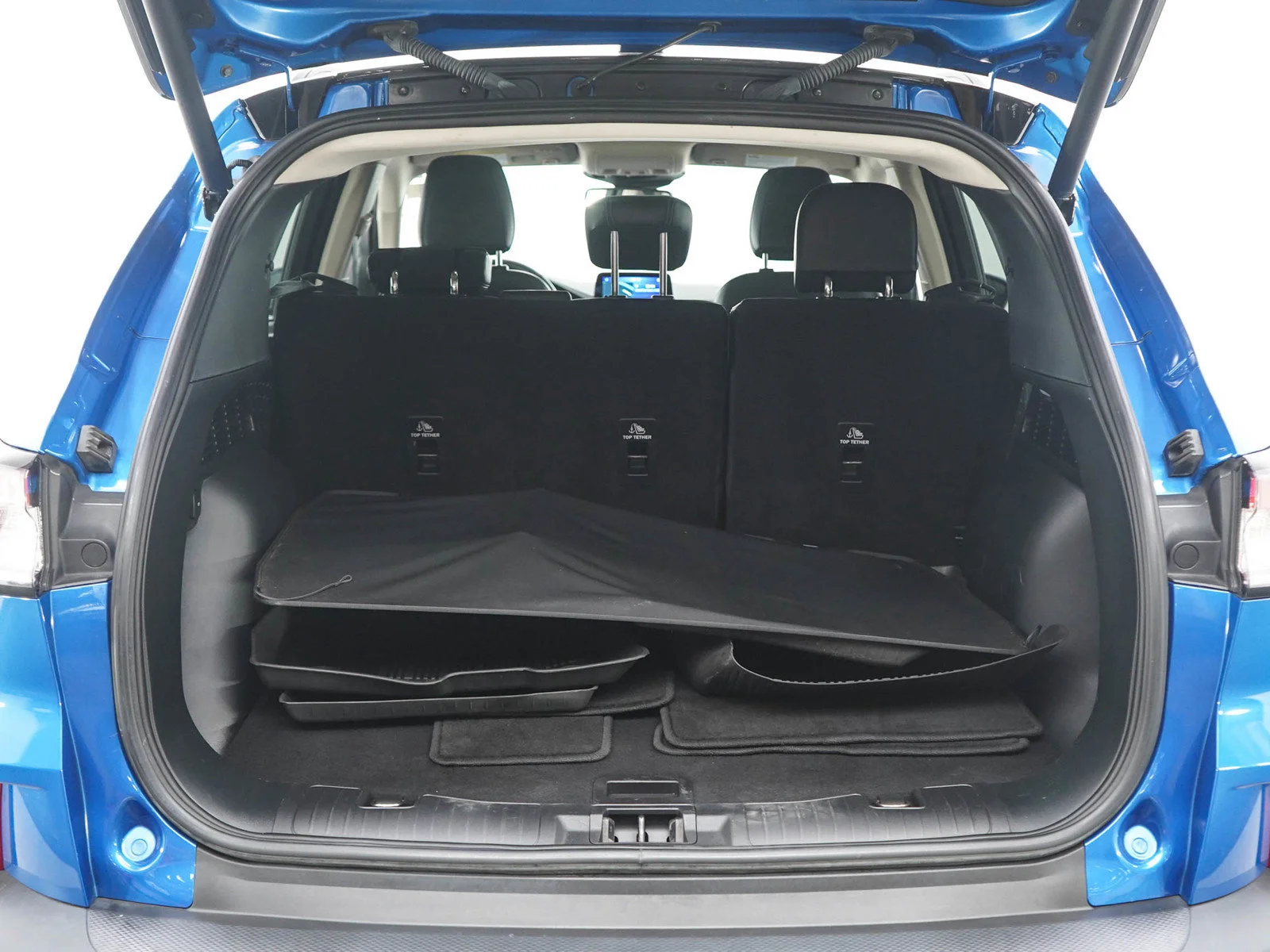 Used 2020 Blue Ford Titanium image 15
