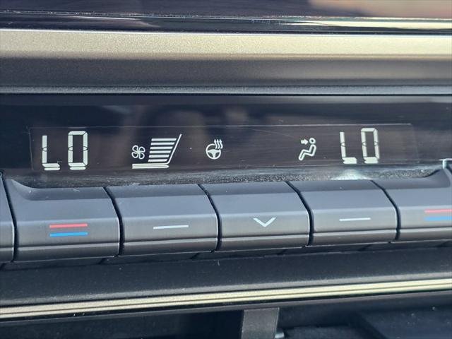 Certified Used 2025 WIND CHILL PEARL Toyota  image 8