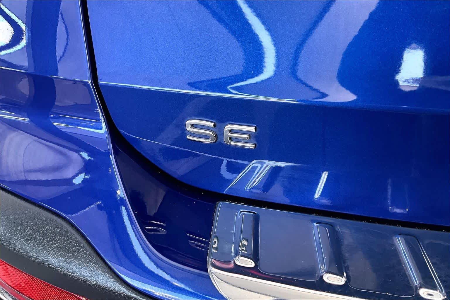 Certified Used 2023 Dusk Blue Metallic Volkswagen SE image 10