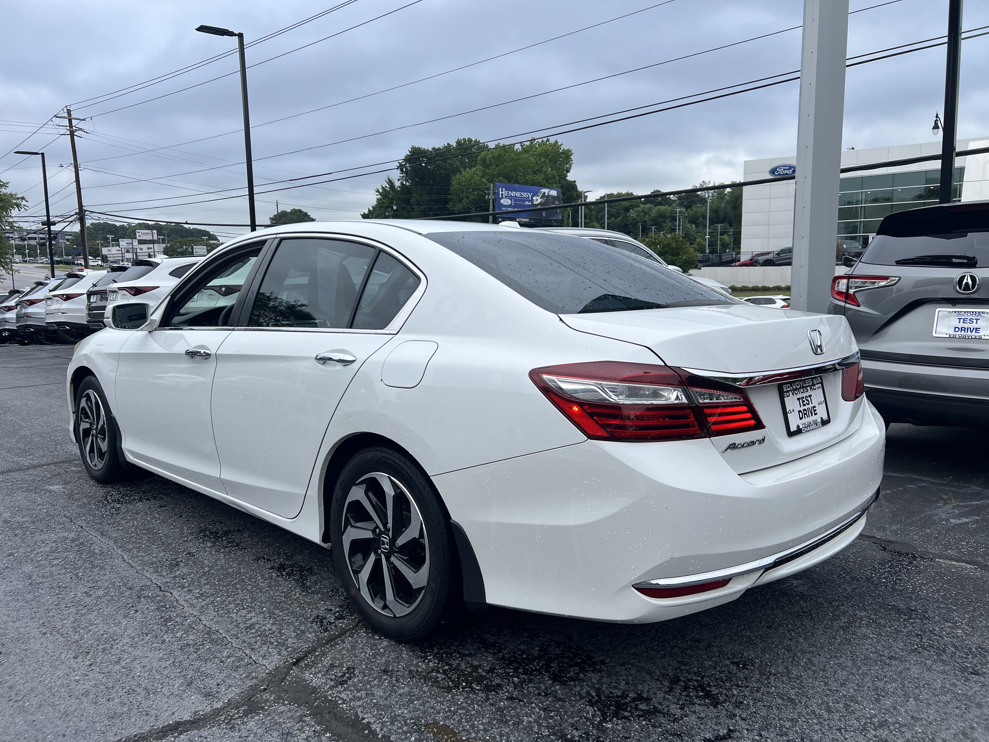Used 2016 White Orchid Pearl Honda EX image 3