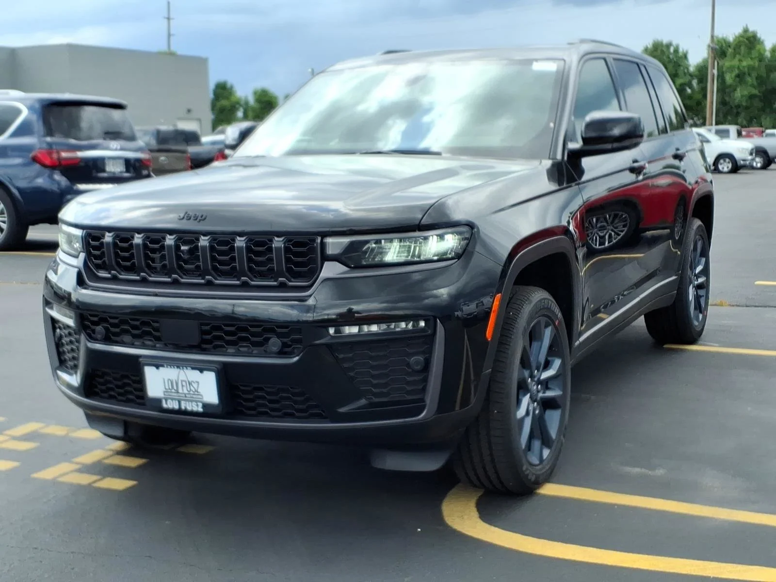 New 2026 Diamond Black Crystal Pearlcoat Jeep  image 2
