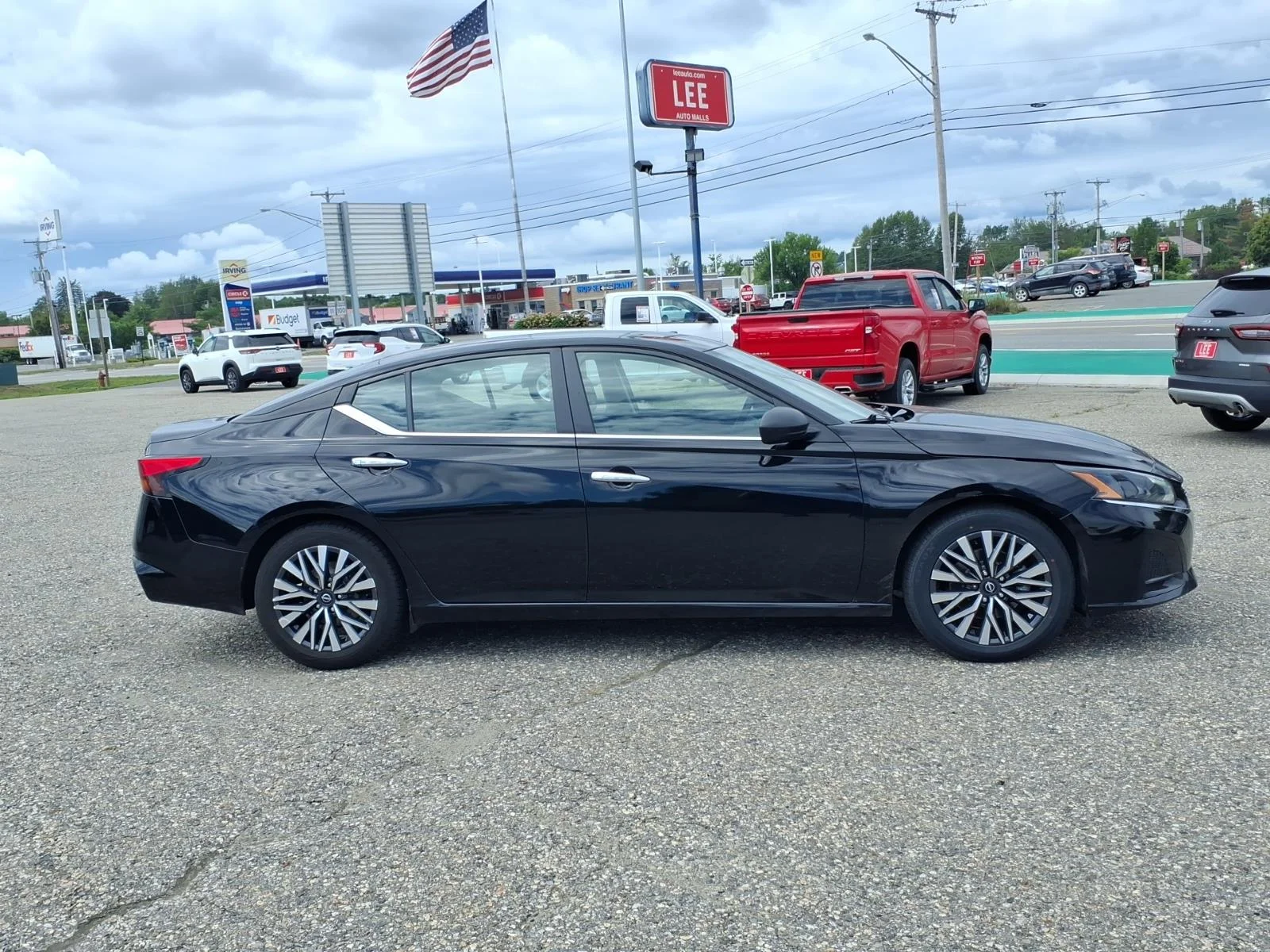 Used 2024 Super Black Nissan 2.5 SV image 4
