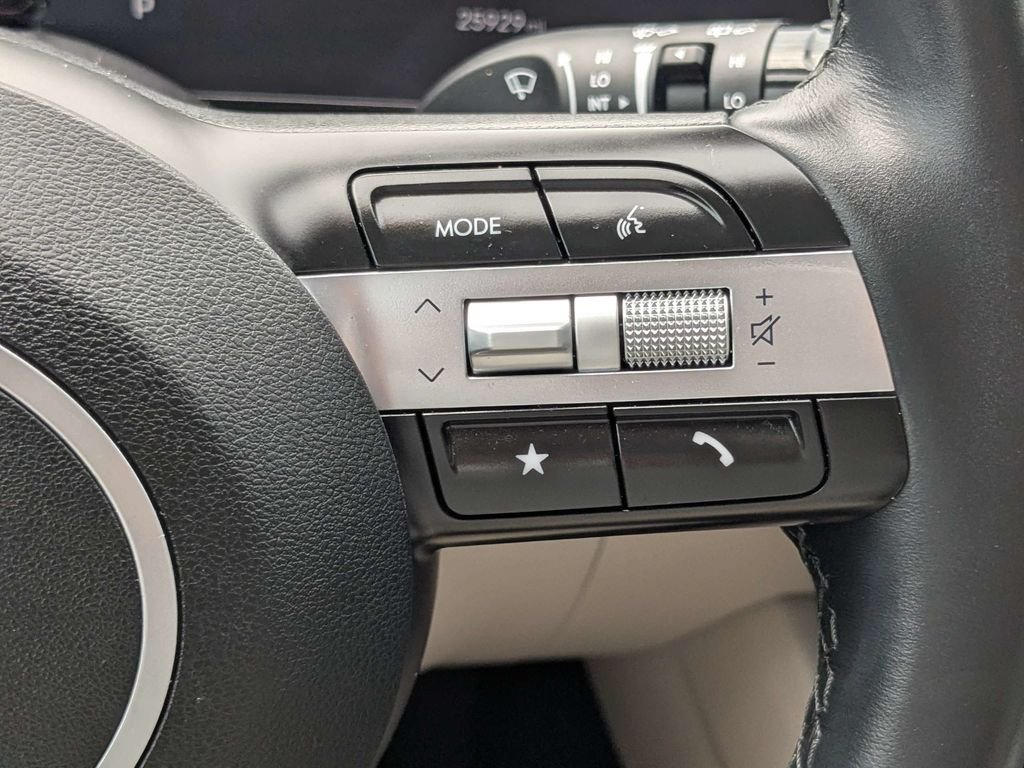 Used 2025 Gray Hyundai SEL Convenience image 30
