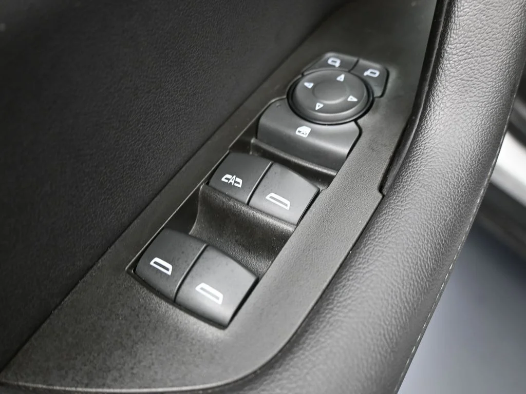 Used 2019 Silver Ice Metallic Chevrolet L image 13