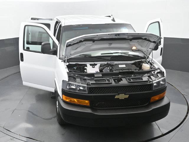 Used 2022 Summit White Chevrolet LS image 31