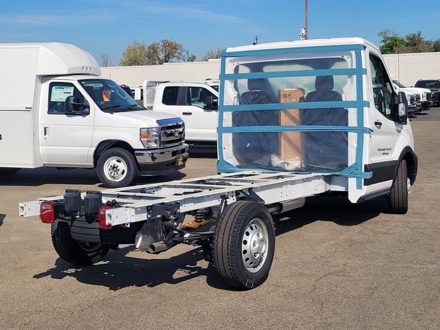 New 2025 Oxford White Ford Cutaway image 4