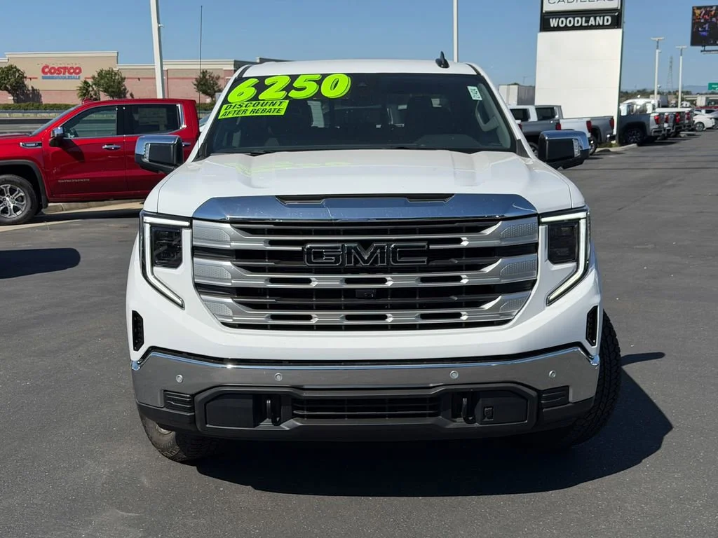 New 2026 Summit White GMC SLE image 3