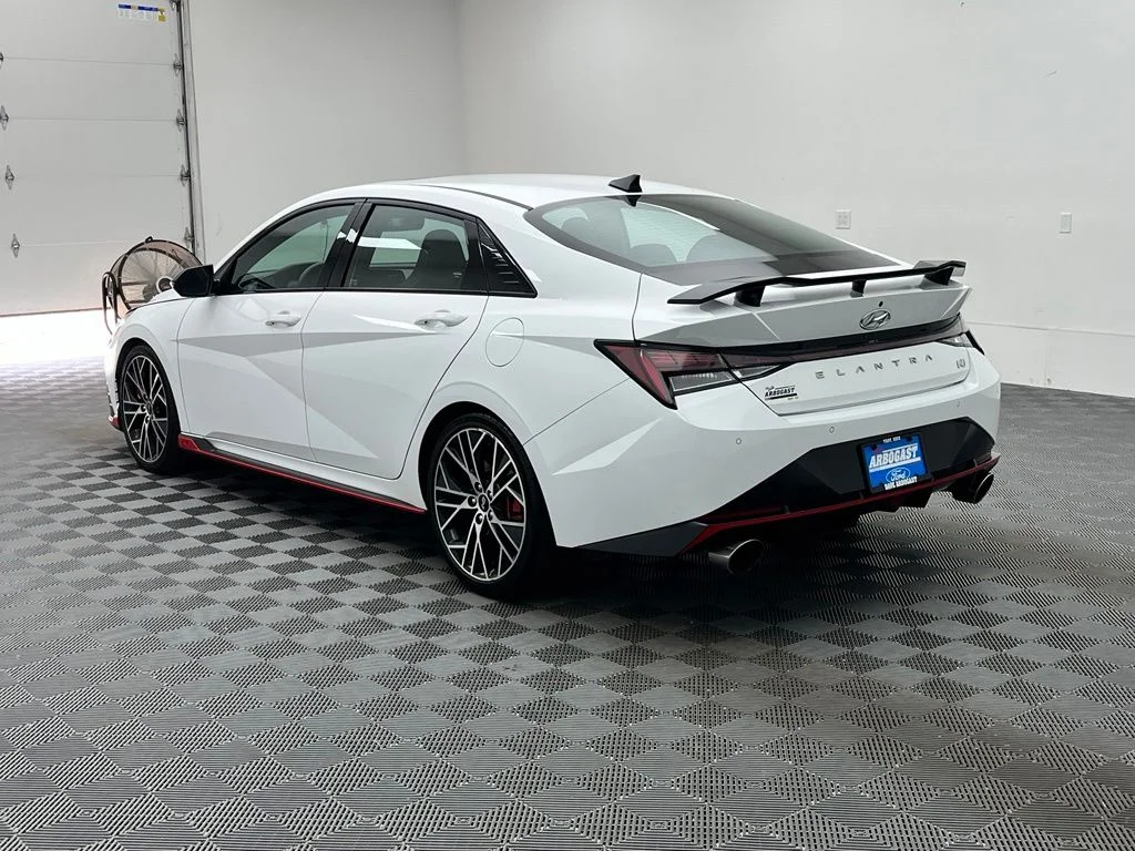 Used 2022 White Hyundai Base image 10