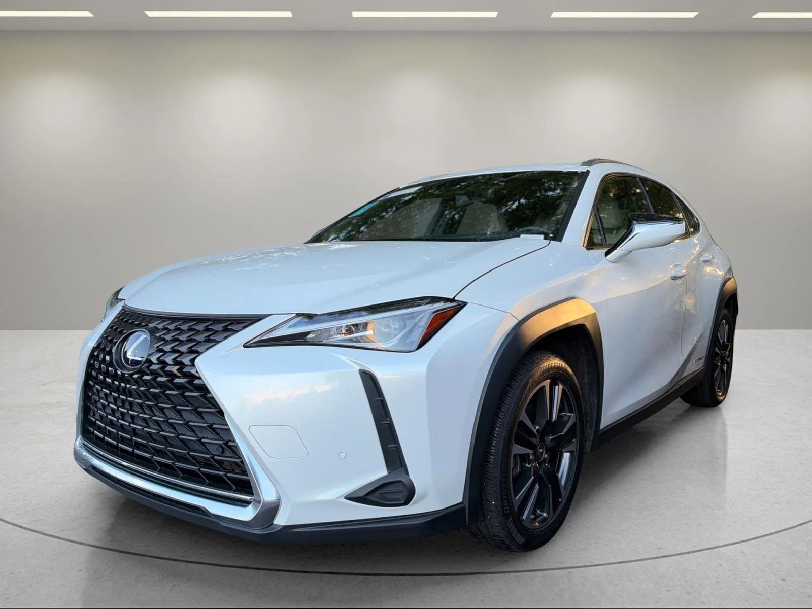 Used 2020 Eminent White Pearl Lexus UX 250h image 2