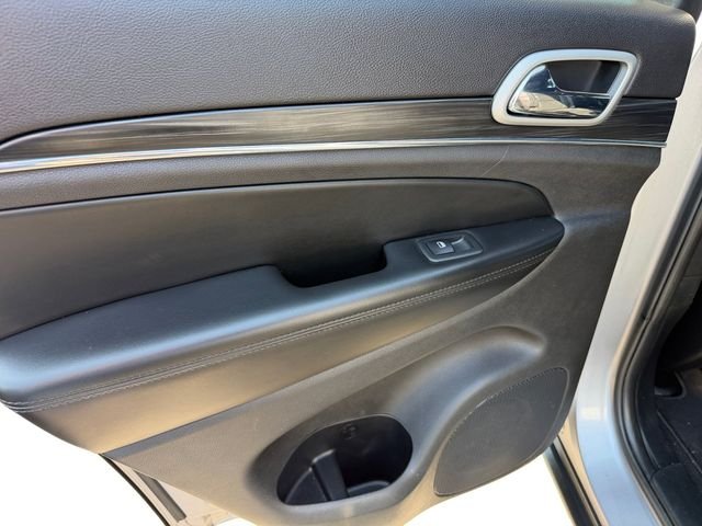 Used 2020 Silver Jeep Limited image 12