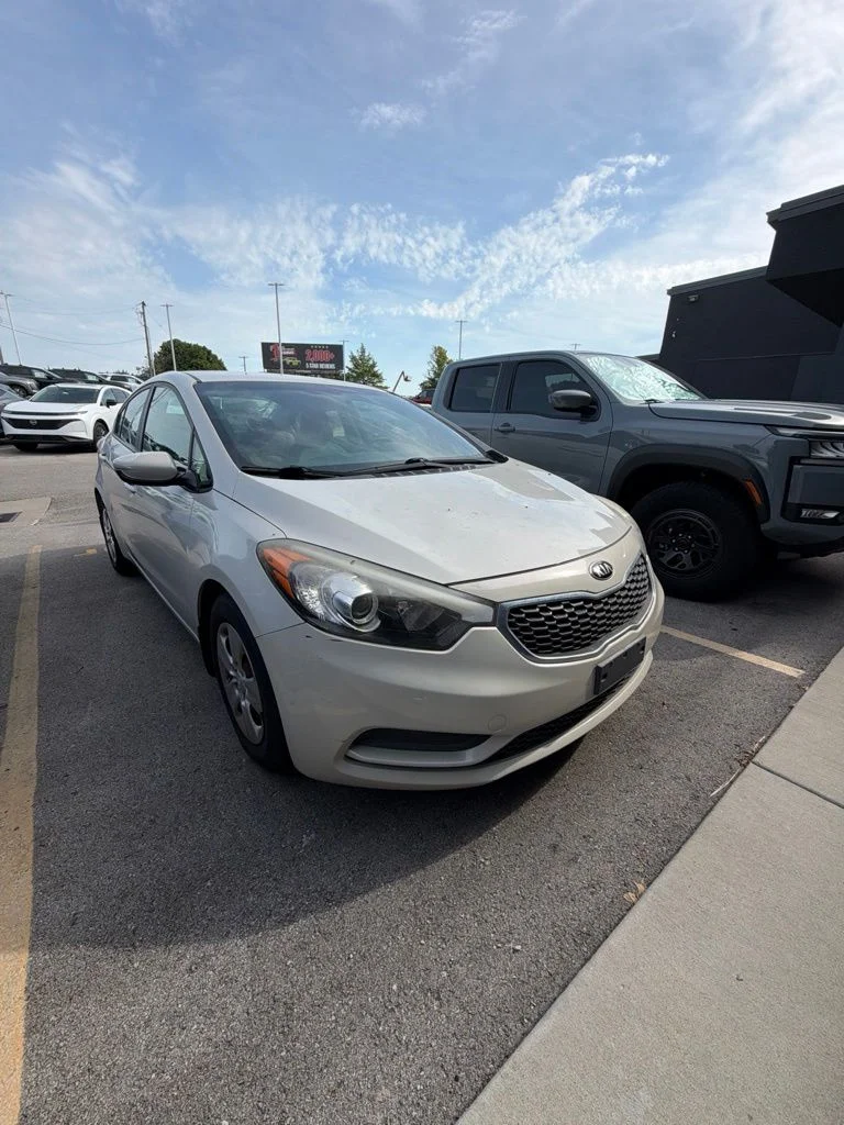 Used 2015 Beige Kia LX image 9