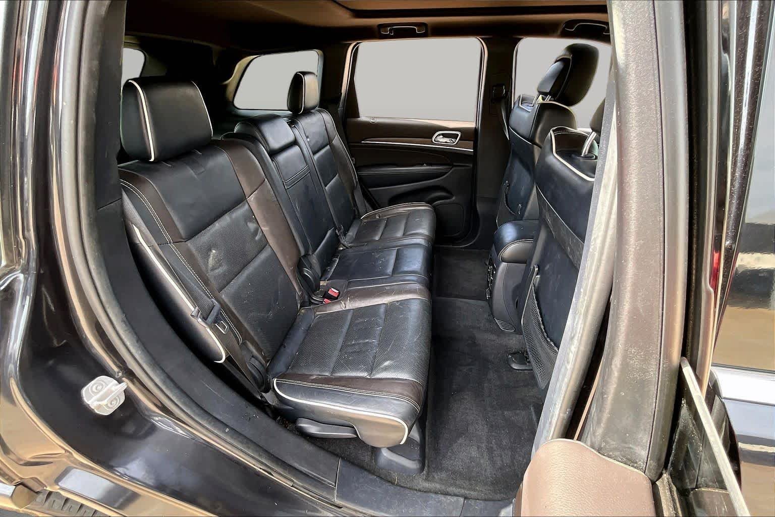 Used 2014 Maximum Steel Metallic Clearcoat Jeep Overland image 19