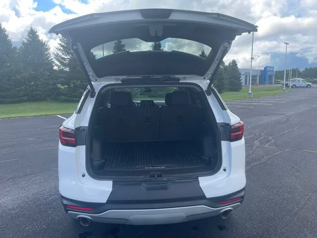 Used 2024 Summit White Chevrolet 2LT image 26