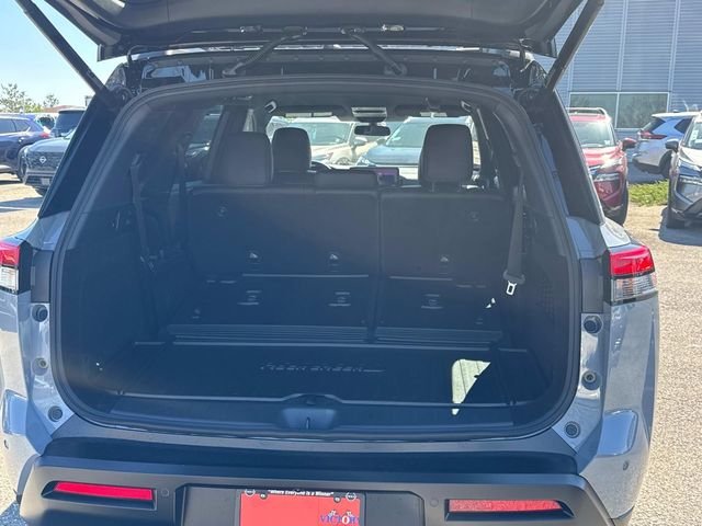 New 2026 Boulder Gray Pearl / Super Black Two-tone Nissan Rock Creek® image 13