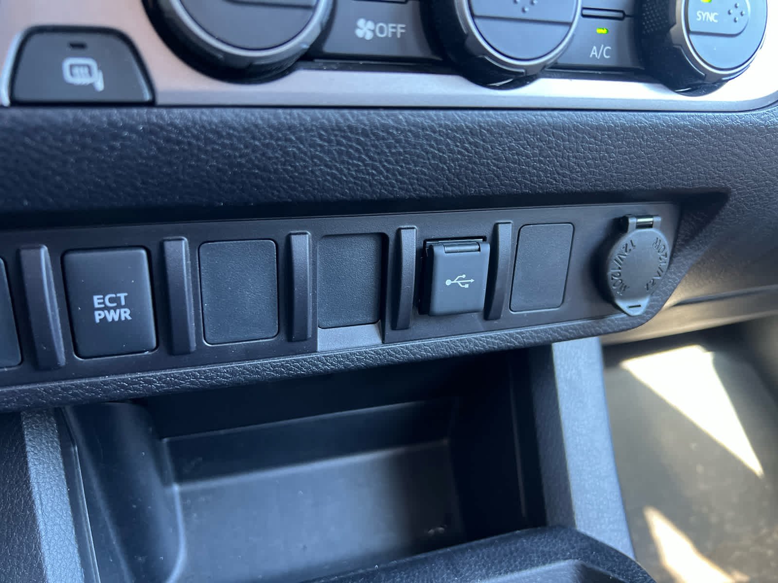 Used 2021 Midnight Black Metallic Toyota SR image 19