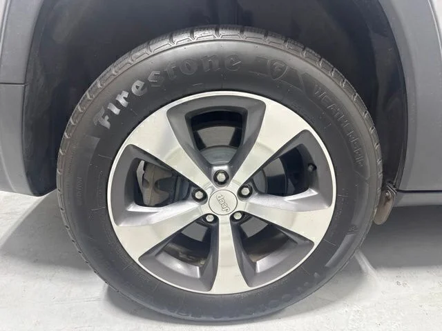 Used 2019 Silver Jeep Limited image 6