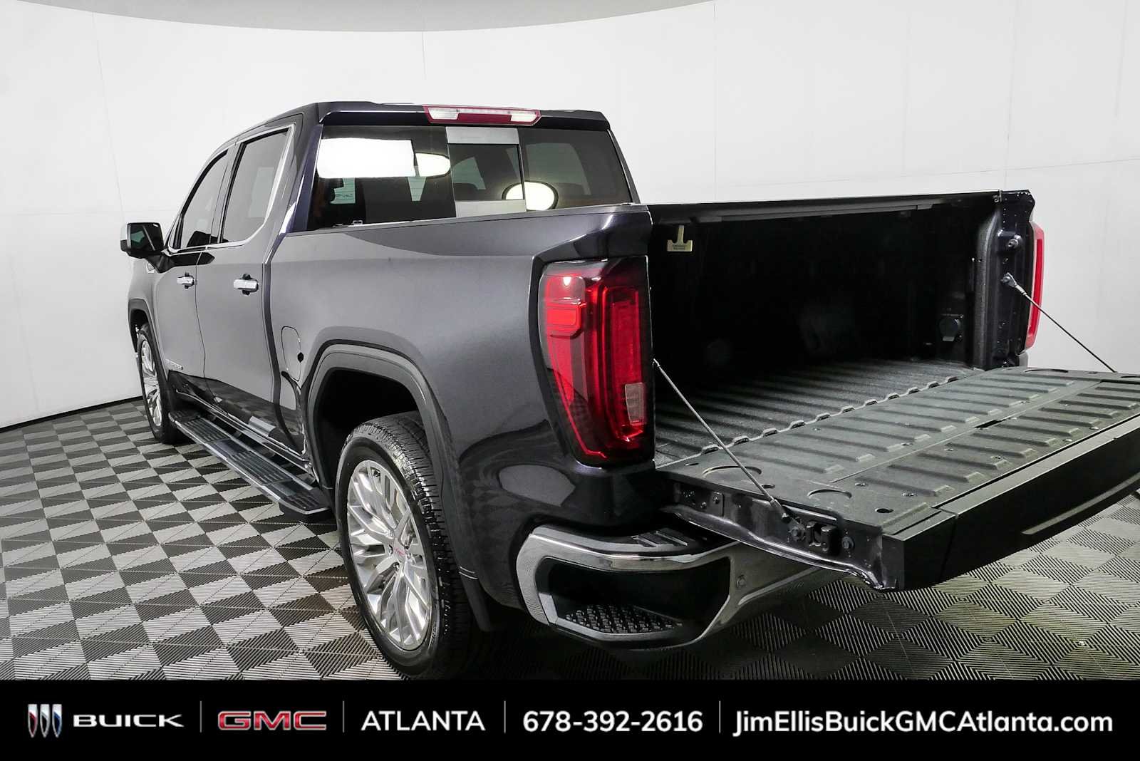 Used 2022 Titanium Rush Metallic GMC SLT image 32