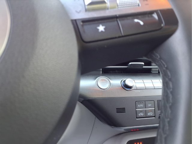 Used 2024  Hyundai SEL image 11