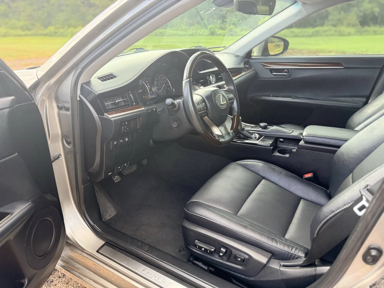 Used 2017 Silver Lexus Base 4dr Sedan image 11