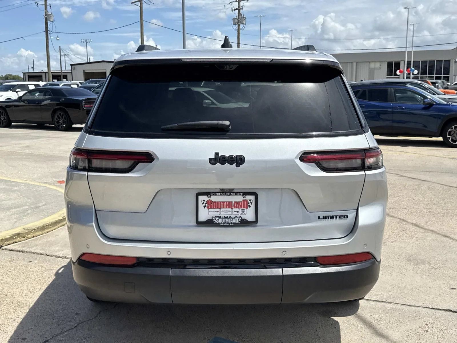 Used 2024 Silver Zynith Jeep Limited image 6