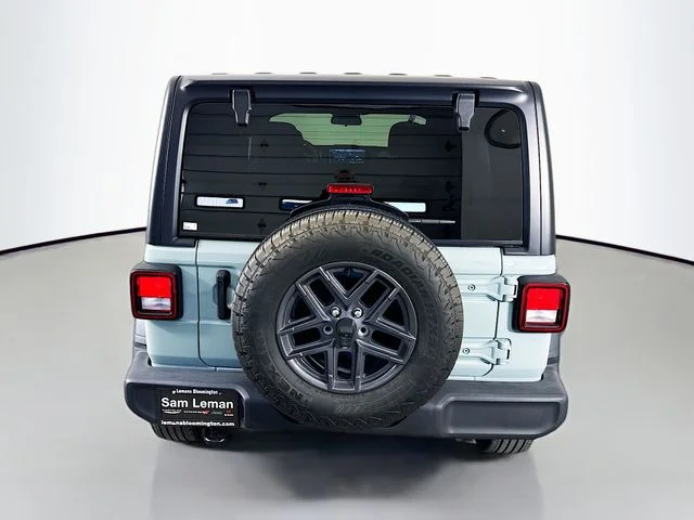Used 2024 Gray Jeep Sport S image 6